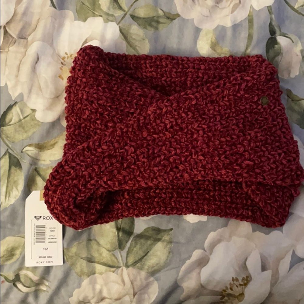 Roxy neck warmer